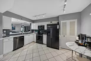 2200 S Cypress Bend Dr, Pompano Beach, FL 33069 - Photo 5