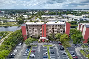 2200 S Cypress Bend Dr, Pompano Beach, FL 33069 - Photo 33