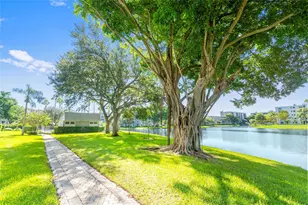 2226 N Cypress Bend Dr, Pompano Beach, FL 33069 - Photo 19