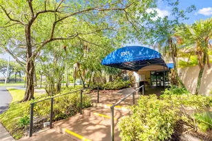 2226 N Cypress Bend Dr, Pompano Beach, FL 33069 - Photo 23