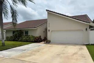 330 Sandalwood Ln, Boca Raton, FL 33487 - Photo 23