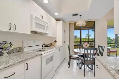 7472 La Paz Boulevard #302, Boca Raton, FL 33433 - Photo 9