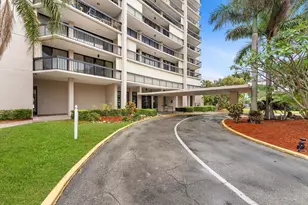 2425 Presidential Way, West Palm Beach, FL 33401 - Photo 1