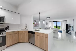 2425 Presidential Way, West Palm Beach, FL 33401 - Photo 3