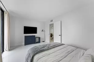 2425 Presidential Way, West Palm Beach, FL 33401 - Photo 17