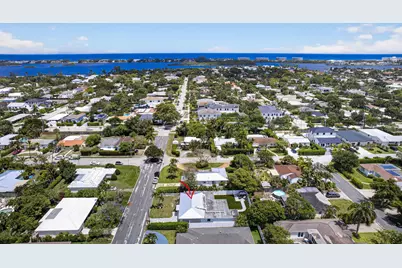 326 Alhambra Place, West Palm Beach, FL 33405 - Photo 3