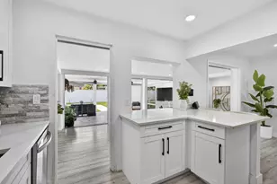 326 Alhambra Pl, West Palm Beach, FL 33405 - Photo 21