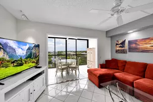 2205 S Cypress Bend Dr, Pompano Beach, FL 33069 - Photo 7