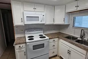 8550 SW 20th St, Davie, FL 33324 - Photo 13