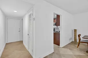 9101 Jacaranda Ln, Plantation, FL 33324 - Photo 5