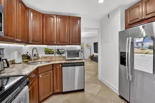 9101 Jacaranda Ln, Plantation, FL 33324 - Photo 13