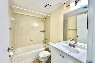 251 W Palm Cir W, Pembroke Pines, FL 33025 - Photo 3