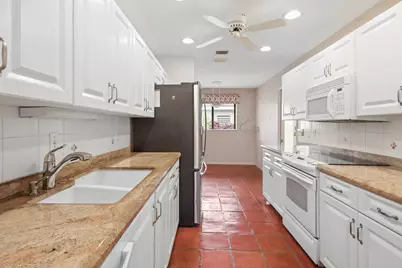 6888 Fountains Circle, Lake Worth, FL 33467 - Photo 11