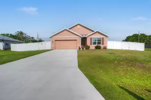 557 SW Columbus Dr, Port Saint Lucie, FL 34953 - Photo 5