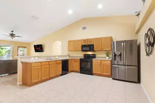 4511 NW Glazbrook St, Port Saint Lucie, FL 34983 - Photo 9