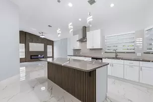 104 Oxford Ct, Royal Palm Beach, FL 33411 - Photo 9