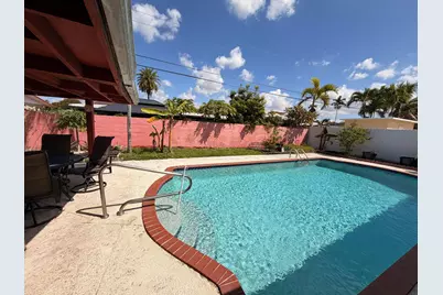743 W 55th Place, Hialeah, FL 33012 - Photo 13