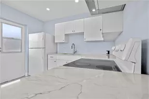 260 NW 19th St, Boca Raton, FL 33432 - Photo 9