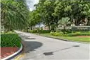 371 S Hollybrook Dr, Pembroke Pines, FL 33025 - Photo 37