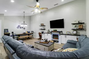 1228 NW Sun Terrace Cir, Port Saint Lucie, FL 34986 - Photo 9