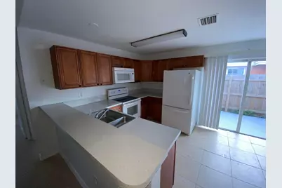 618 NE 1st Street #B, Boynton Beach, FL 33435 - Photo 1