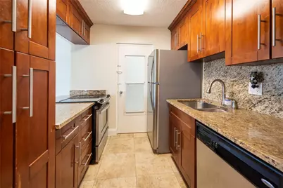 2555 NE 11th Street #302, Fort Lauderdale, FL 33304 - Photo 5