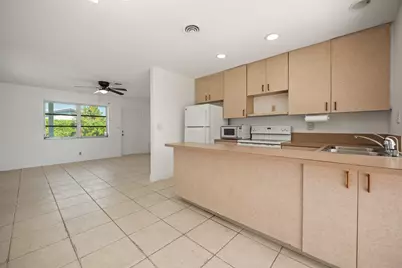 5205 NW 28th Avenue, Tamarac, FL 33309 - Photo 9