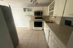 877 NE 195th St, Miami, FL 33179 - Photo 25