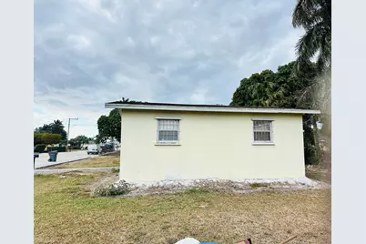 779 Barack Obama Boulevard, Pahokee, FL 33476 - Photo 3