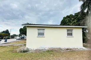 779 Barack Obama Blvd, Pahokee, FL 33476 - Photo 3