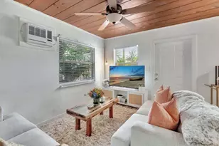 327 SE 3rd Ave, Delray Beach, FL 33483 - Photo 9