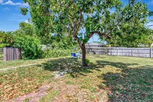 327 SE 3rd Ave, Delray Beach, FL 33483 - Photo 17