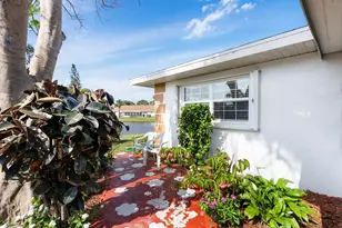 1234 S Lakes End Dr, Fort Pierce, FL 34982 - Photo 5