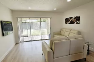 835 Salem Ln, Lake Worth, FL 33467 - Photo 9