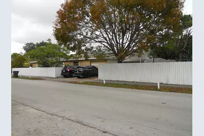 3290 NE 10th Avenue, Oakland Park, FL 33334 - Photo 3