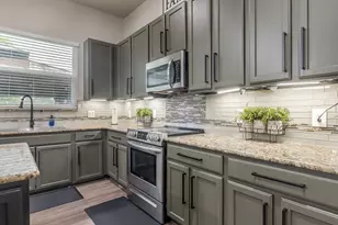 556 Cresta Cir, West Palm Beach, FL 33413 - Photo 27