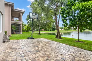 556 Cresta Cir, West Palm Beach, FL 33413 - Photo 11