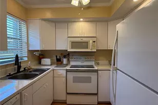 2950 SE Ocean Blvd, Stuart, FL 34996 - Photo 5