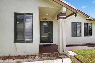 9667 Sunny Isle Cir, Boca Raton, FL 33428 - Photo 5