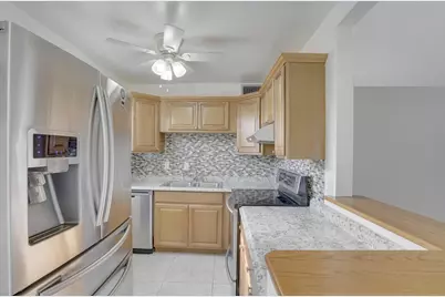 136 Somerset G, West Palm Beach, FL 33417 - Photo 3
