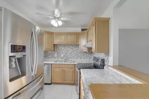 136 Somerset G, West Palm Beach, FL 33417 - Photo 3
