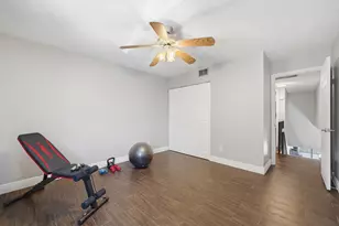 12300 NW 11th Ct, Pembroke Pines, FL 33026 - Photo 23