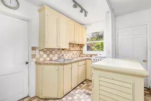 214 Conniston Rd, West Palm Beach, FL 33405 - Photo 9