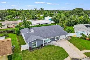 68 Azalea Cir, Jupiter, FL 33469 - Photo 3