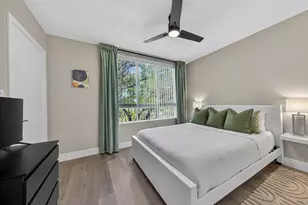 2535 NE 193rd St, Miami, FL 33180 - Photo 27