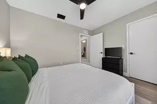 2535 NE 193rd St, Miami, FL 33180 - Photo 31