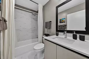 2535 NE 193rd St, Miami, FL 33180 - Photo 31