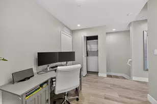 2535 NE 193rd St, Miami, FL 33180 - Photo 27