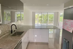 3960 Oaks Clubhouse Dr, Pompano Beach, FL 33069 - Photo 9