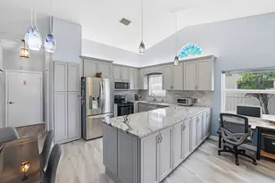 191 Parkwood Dr, Royal Palm Beach, FL 33411 - Photo 5